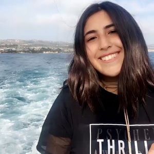 Meet your Posher, Layal